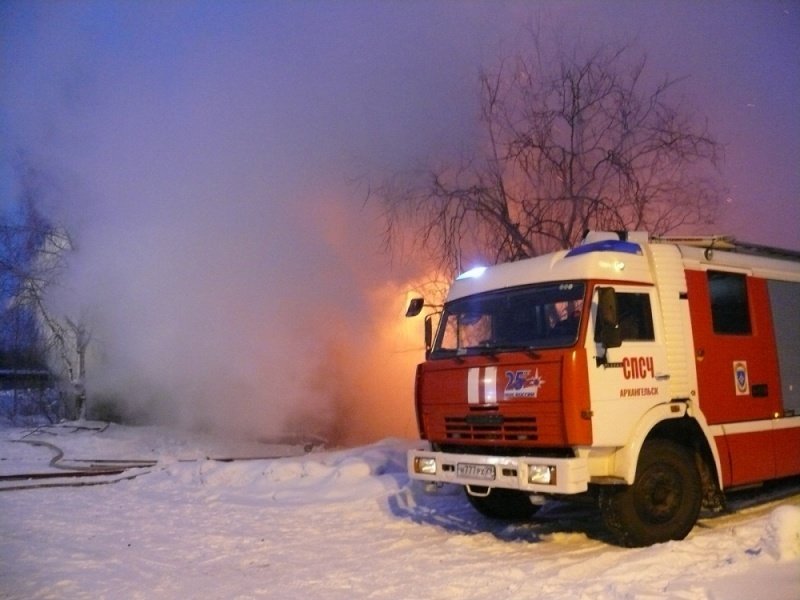 Пожарно-спасательные подразделения выезжали на пожар в г. Няндома