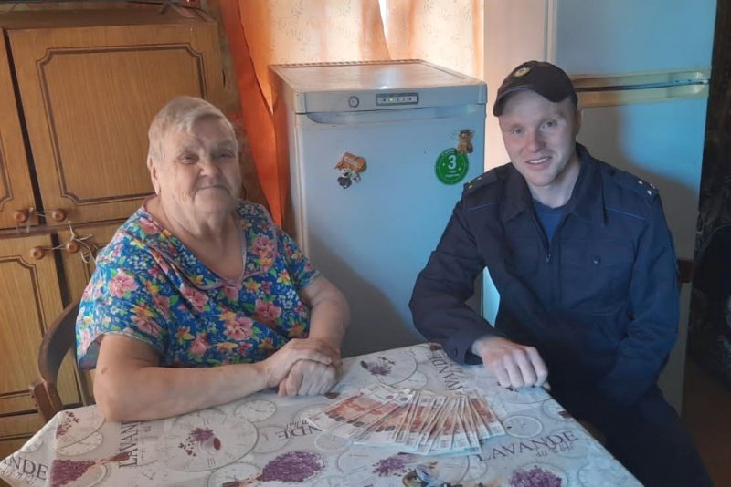 В Няндомском районе Архангельской области благодаря бдительности сотрудников полиции 83-летней женщине вернули крупную сумму денег
