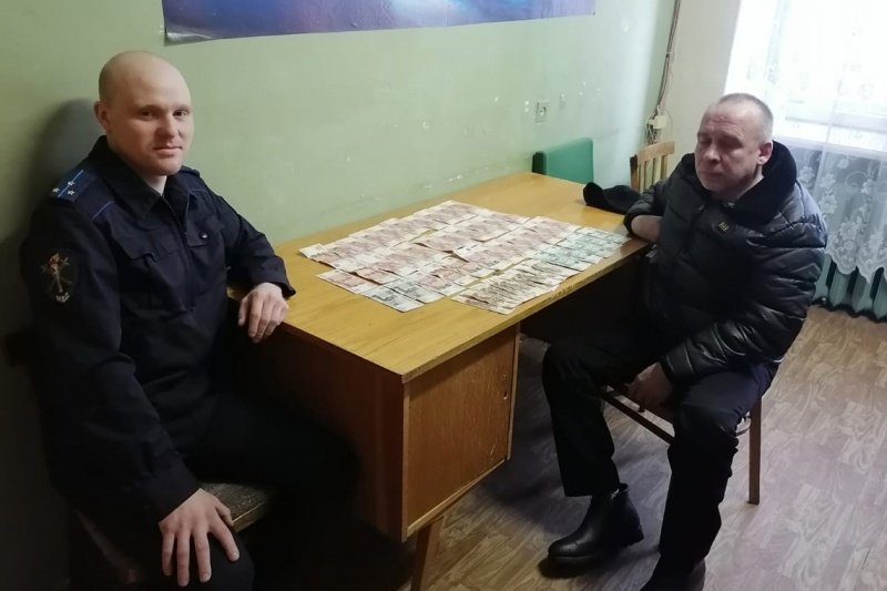 Няндомские полицейские вернули мужчине похищенные у него денежные средства